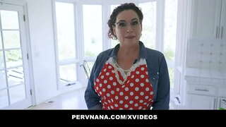 Močiutė Amanda Ryder &#039; s Secret Profesija Rodo Savo Stepgrandson šeimininkas