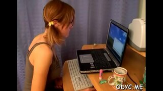 Sassy brunette Helena gyda titw naturiol mawr yn mwynhau hardcore ffyc