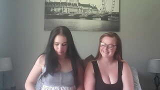 ���ાના વિ મોટા બોબલા ધુમ્રપાન સિગારેટ