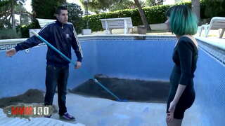 Emo dosente ku e kabei bèrdè hundu folder i corda riba kara